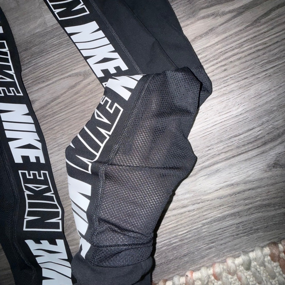 Nike Pro Set XS Black Dri-FIT Crop Top Leggings Mesh Logo Athleisure Gymwear - Picture 11 of 16